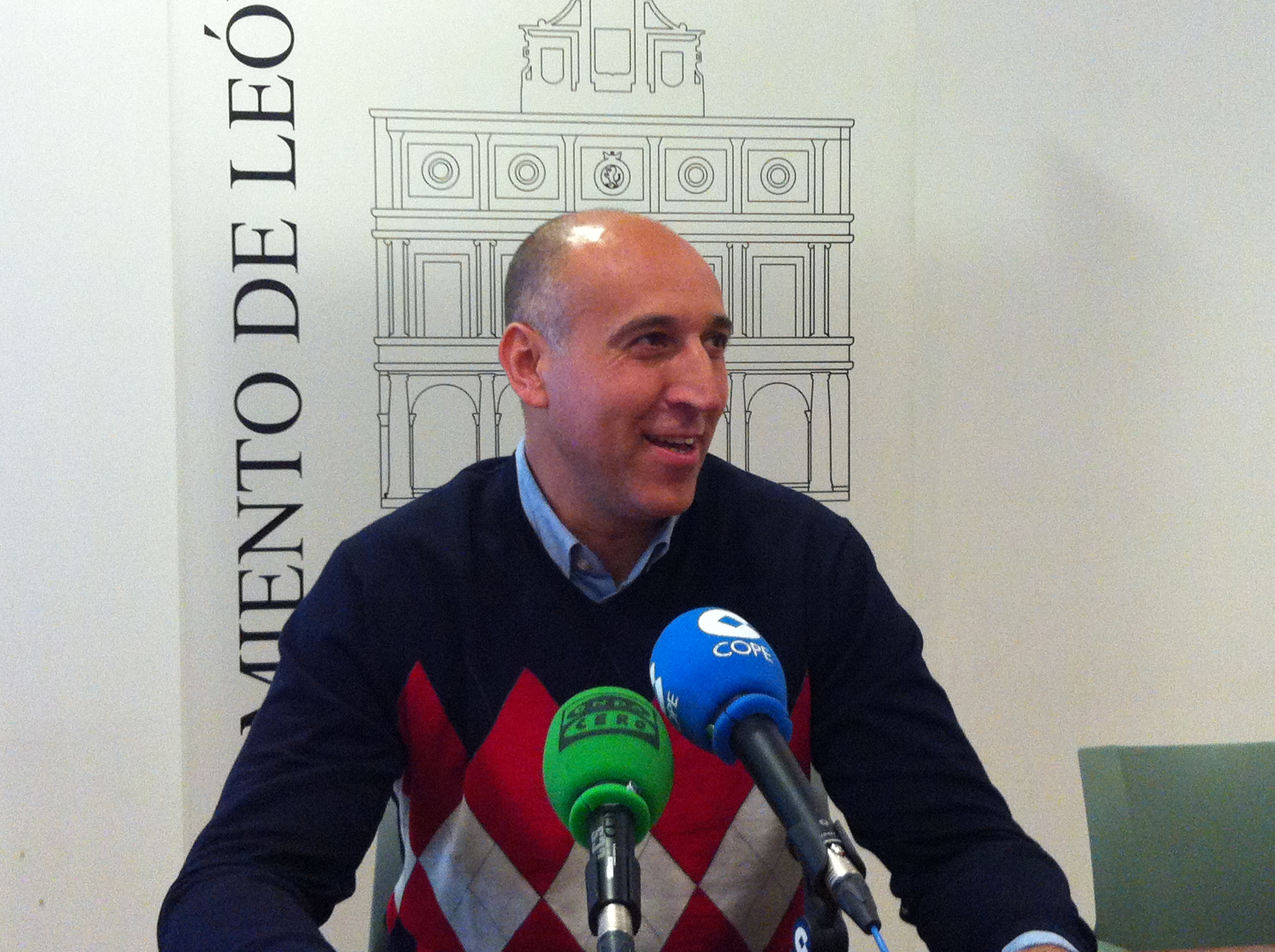 <p>Diez lamenta que el alcalde aplauda que se entierren los proyectos esenciales para Le&oacute;n</p>