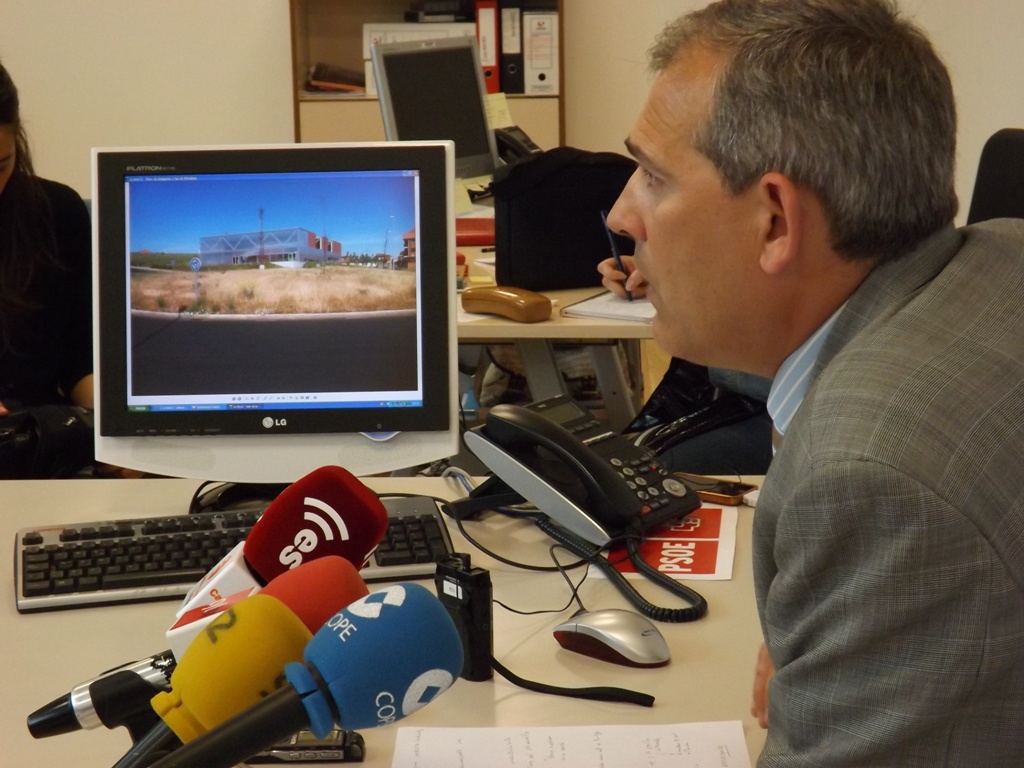 <p>El PSOE critica el abandono de las zonas verdes, solares y parques de la periferia</p>