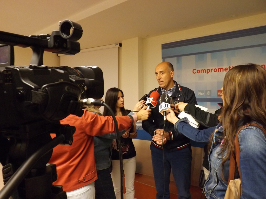 El PSOE pide que no se haga a costa de los ciudadanos la reorganizaci&oacute;n de los buses