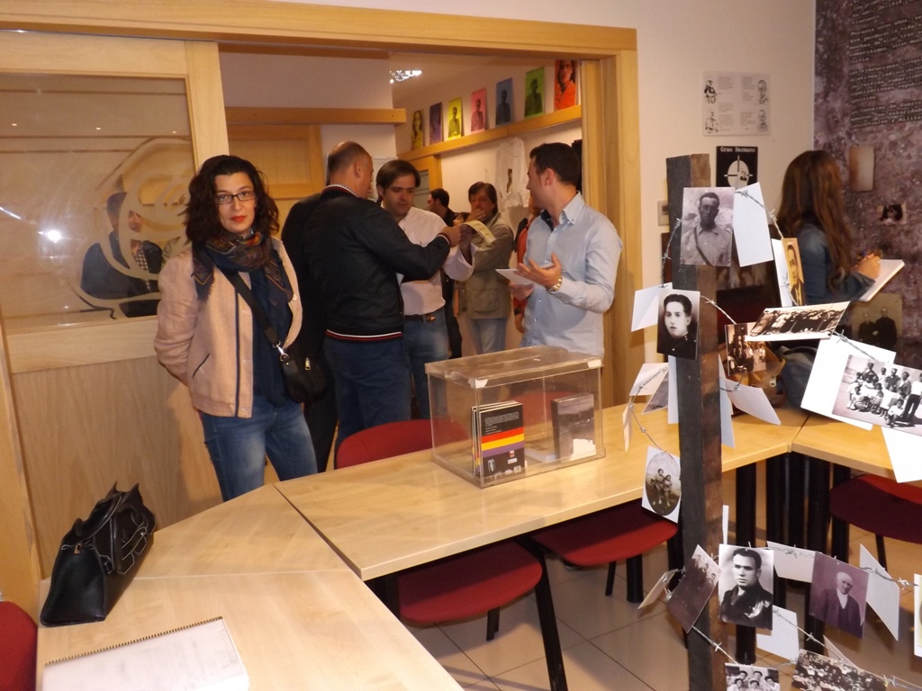 PSOE y Aerle inauguran una exposici&oacute;n sobre la represi&oacute;n franquista 