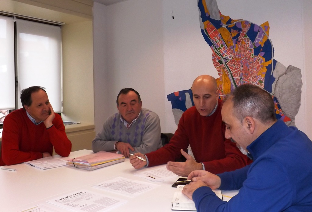 Diez analiza las necesidades de las pedan&iacute;as de Le&oacute;n con sus alcaldes